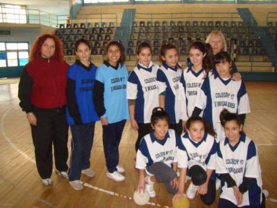 En el marco de los Intercolegiales se disputaron 6 encuentros de mini handball femenino.