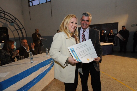 Legisladores provinciales y nacionales recibieron un diploma como distinción.