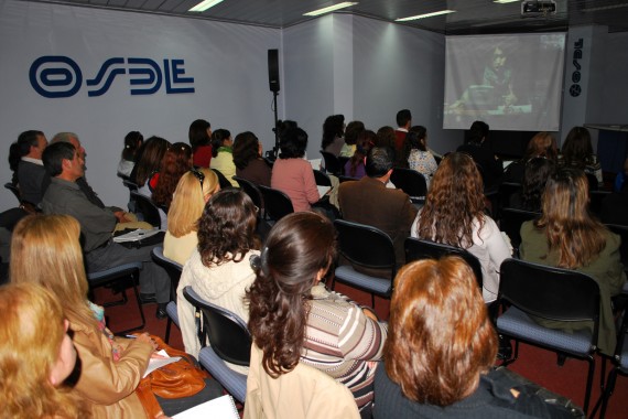 La videoconferencia se desarrolló en la sala de reuniones  de OSDE.