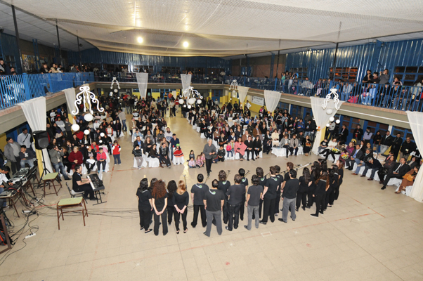 El Gobernador participó de los festejos por los 25 años de creación de la escuela Lucio Lucero