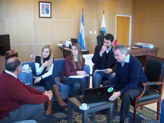 La ministra de Medio Ambiente, Daiana Hissa, recibió en su despacho esta mañana a los representantes de la empresa Cabelma