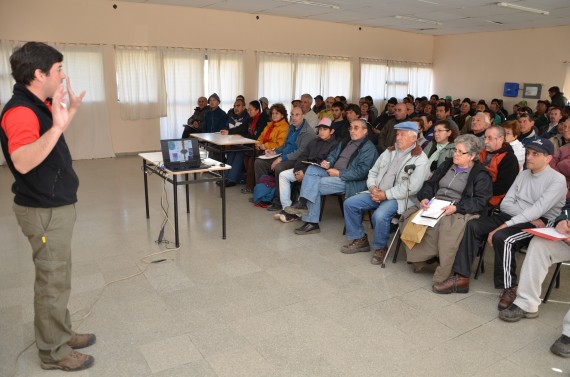 El objetivo de estas capacitaciones, es crear un registro municipal de podadores habilitados para que puedan realizar el trabajo de manera correcta. 