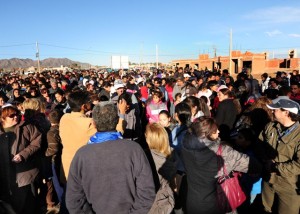 Cientos de familias asistieron al lugar de las obras.