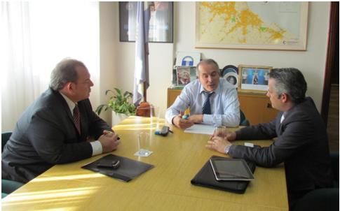 Los ministros Eduardo D’Onofrio y José María Emer, fueron recibidos por el Secretario de Obras Publica de Nación.