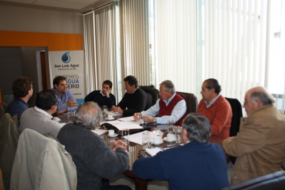 El ministro del Campo, Felipe Tomasevich, junto a los representantes de las entidades rurales.