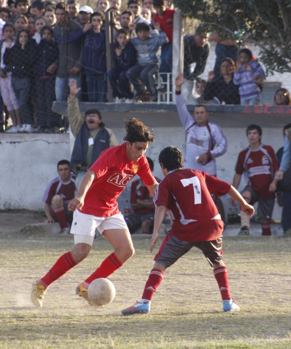 Este segundo campeonato de 2012 le rinde homenaje a Mario Julio Suárez, ex jugador, árbitro y dirigente de la que supo ser la Liga del Norte Puntano.