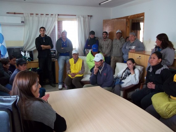 Durante la reunión se informó a los trabajadores acerca de los beneficios en la formación de cooperativas.