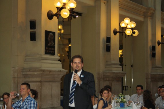 Ministro Tomasevich en su discurso durante la cena de cierre.
