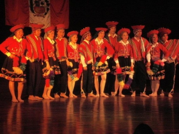Grupo de danzas peruanas ‘Sipan Ballet’ de Rosario.