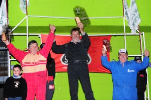 Jorge Ruiz, Carlos Vilches y Alberto Biancotti en el podio del TC 4000.