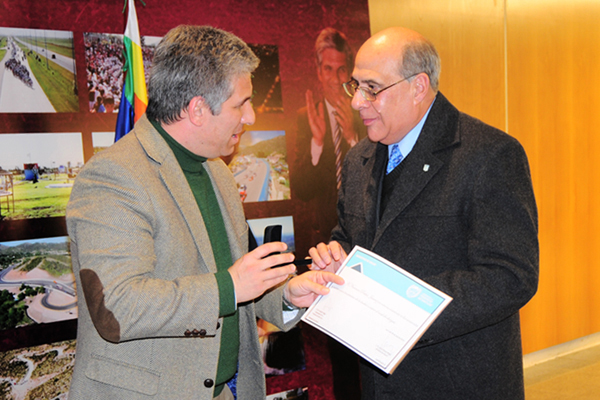 El Gobierno homenajeó al técnico Nicanor Juárez