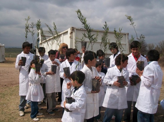 Los niños son los principales promotores en el plan de forestación que encara el Gobierno de San Luis