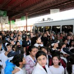 Jóvenes y adultos compartieron la alegría de ver la llegada del tren