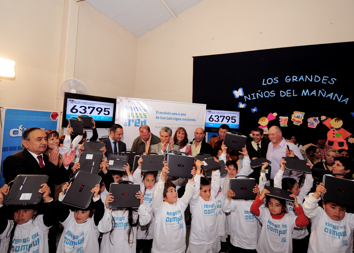 Los chicos del departamento Pedernera recibieron sus computadoras