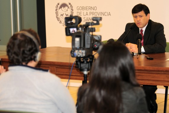 El anuncio lo realizó el ministro de Relaciones Institucionales, Eduardo Mones Ruiz, durante la conferencia de prensa.