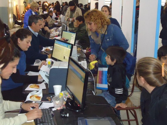 Gran cantidad de pesonas se acercó a realizar los trámites 