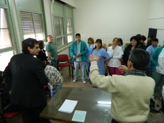 Funcionarios del Ministerio de Salud, realizaron un recorrido por los diferentes sectores del Hospital San Luis.
