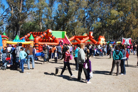 La festividad y el clima acompañan a todos los niños puntanos en el Parque de las Naciones. La festividad y el clima acompañan a todos los niños puntanos en el Parque de las Naciones.