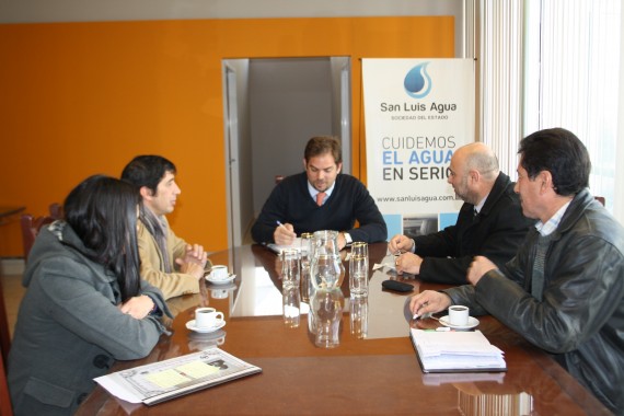 El ministro del Campo se reunió con el intendente de La Toma, del encuentro también participaron los miembros del gabinete municipal. 