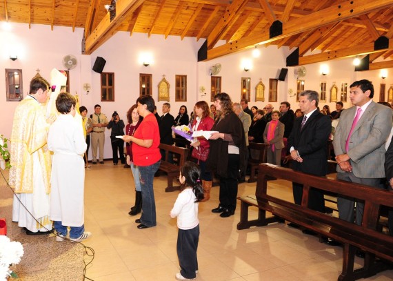 El gobernador estuvo presente en la misa que se realizó en la iglesia de La Punta.
