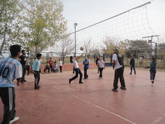 Jóvenes de 13  a 19 años participarán de los encuentros de vóley previstos en el cronograma de esta semana.