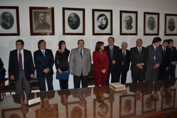 El acto se llevó a cabo en la Sala de Acuerdos del Superior Tribunal de Justicia.
