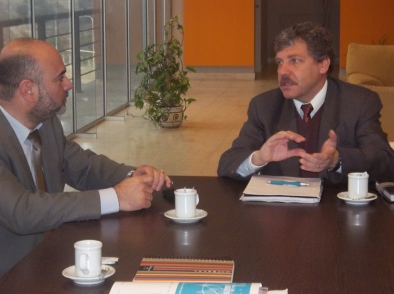 El ministro de Industria, Comercio, Minería y Transporte, Walter Padula, recibió en su despacho al intendente de La Toma, Francisco Cornejo.