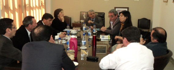 Funcionarios de Inclusión Social, en su encuentro con el presidente del Senado Ing. Jorge Díaz, e integrantes de la Cámara.
