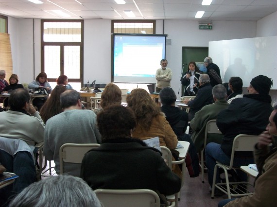 La jefa del Área Cooperativas y Mutuales, María Lorena Domínguez, expuso sobre las funciones del área a su cargo