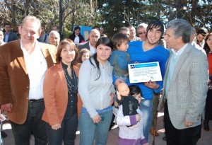 El Gobernador junto al Ministro de la Vivienda y preadjudicatarios de Villa de la Quebrada.