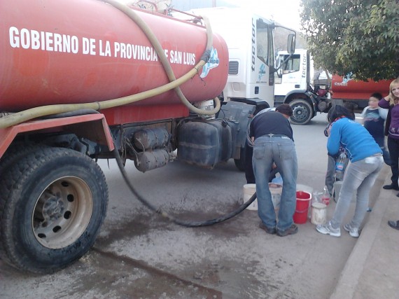 Las tareas se realizan en la localidad de Nogolí debido al corte de agua potable.