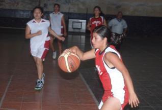 Este jueves, se realizó una jornada de básquet femenino, los participantes fueron colegios de la zona U.