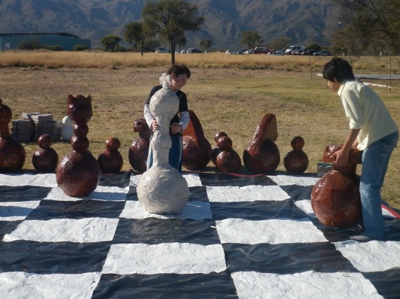 Los festejos tendrán como una de sus actividades juegos de ajedrez con piezas gigantes.