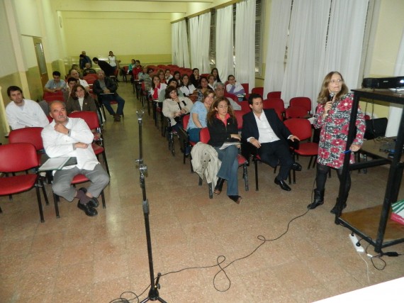 La actividad se llevó a cabo en el Salón de Actos del Hospital San Luis.