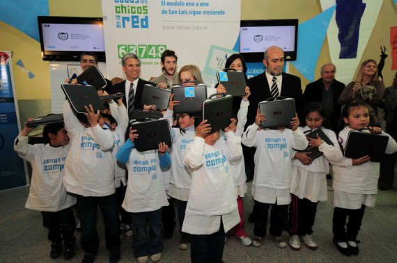 Los alumnos de la escuela Nº 141 ‘Los Andes’ recibieron sus computadoras. 