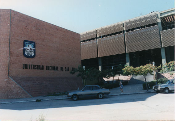 Fachada de la Universidad Nacional de San Luis.