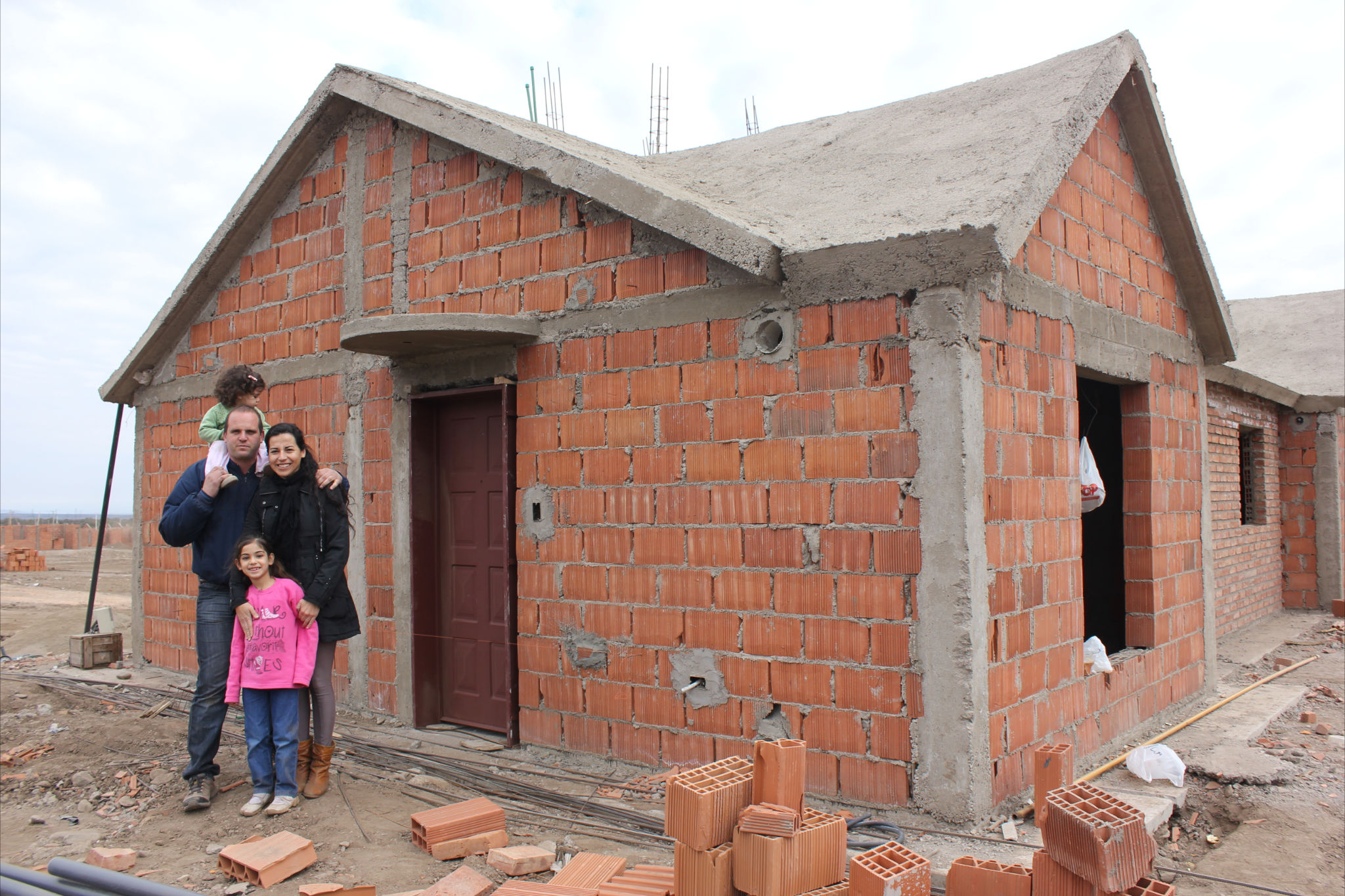 Vivienda: Los preadjudicatarios de Merlo conocieron sus futuros vecinos