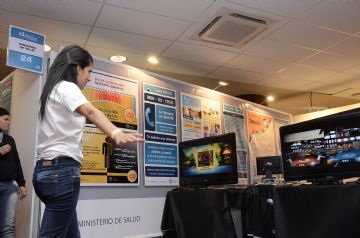 Actividad física en plena feria digital.