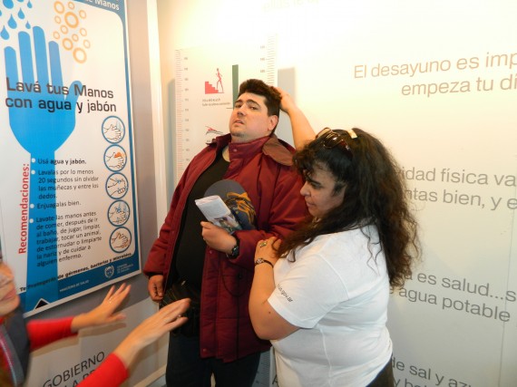 En el stand del Ministerio de Salud se puede realizar estudios de peso y talla.