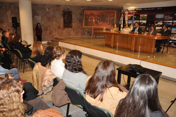 El ministro de Educación, Marcelo Sosa, presentó el Plan Lafinur en el Salón Blanco