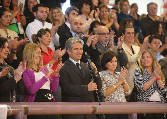 El acto encabezado por el gobernador Claudio Poggi, contó con la presencia de las delegaciones participantes, ministros del Ejecutivo, intendentes, legisladores y familiares de los atletas.