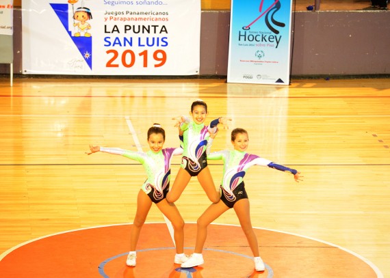 En la apertura hizo su presentación el grupo de baile Liberty Gym