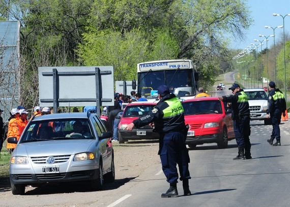 Alrededor de 30 policías junto con 20 protectores viales, trabajarán en el ingreso a El Trapiche. 