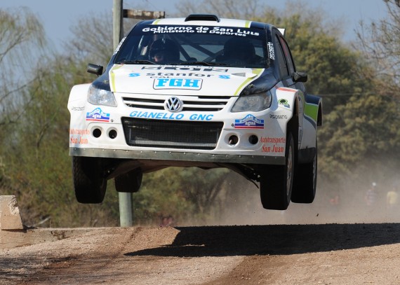 Miguel Baldoni debío abandonar por problemas mecánicos en el maxi rally