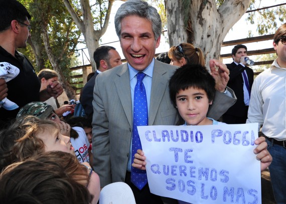 El Gobernador recibió el cariño de los chicos 