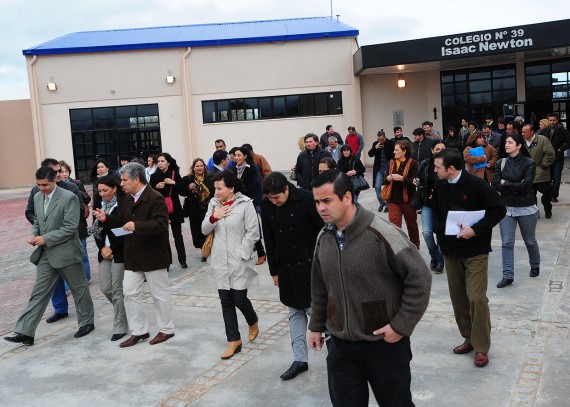 Las autoridades visitaron la escuela digital Isaac Newton, ubicada en el barrio 9 de Julio