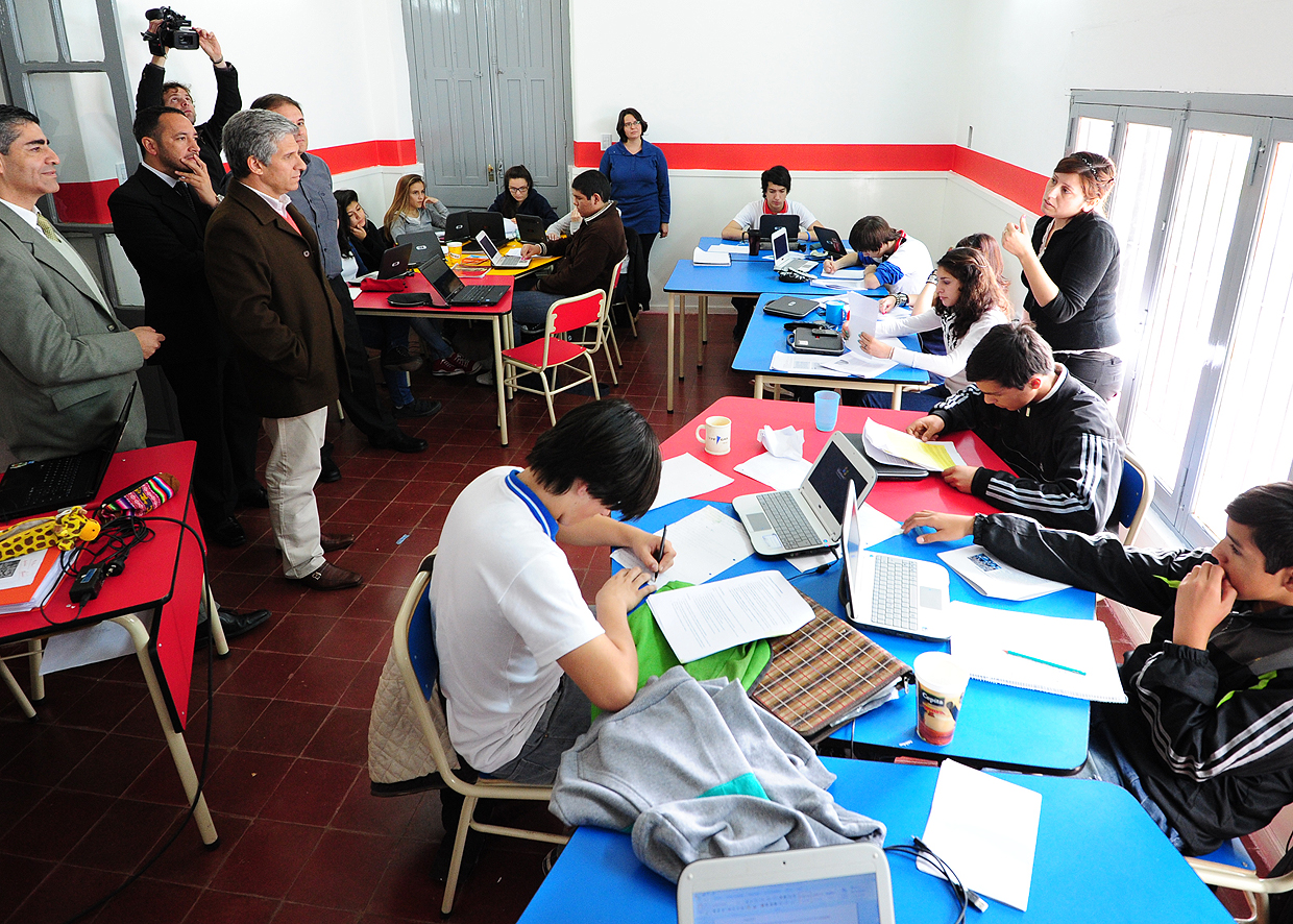 Escuela Públicas Digitales: el Gobernador recorrió las instituciones de la ciudad de San Luis