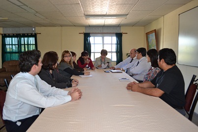 Integrantes del Servicio Penitenciario junto a representantes del Poder Judicial durante la reunión.