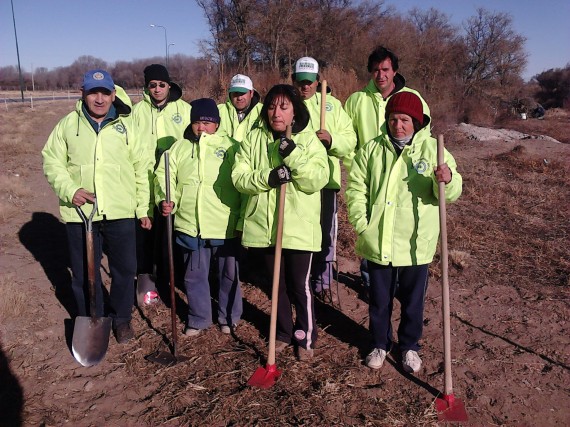 Los trabajadores de Inclusión Social de Bagual y Anchorena ya tienen nuevas herramientas de trabajo e indumentaria.
