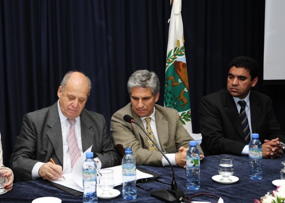 El intendente Mario Raúl Merlo firma el convenio de adhesión al Plan Primera Impresión